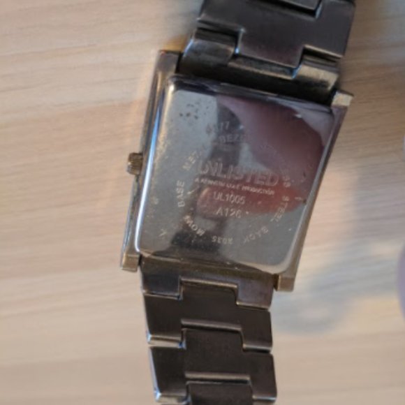 Kenneth Cole Unlisted Quartz Watch - Picture 3 of 5
